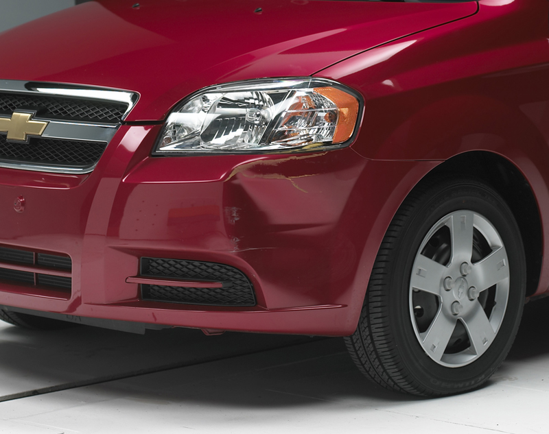 Illustration for article titled IIHS: Small Cars Are Big On Damage In Low-Speed Collisions